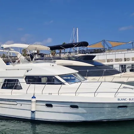 Hotel en barco Yate En Port Forum